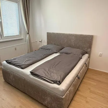 Apartment Stylish New With Parking Place Pressburg