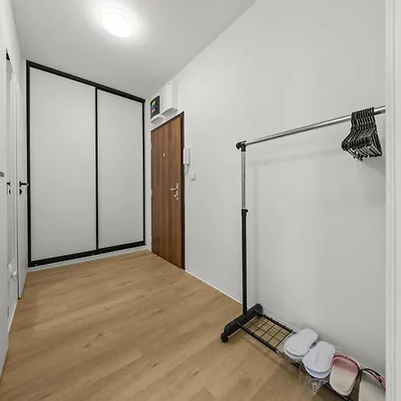 Stylish New With Parking Place Μπρατισλάβα